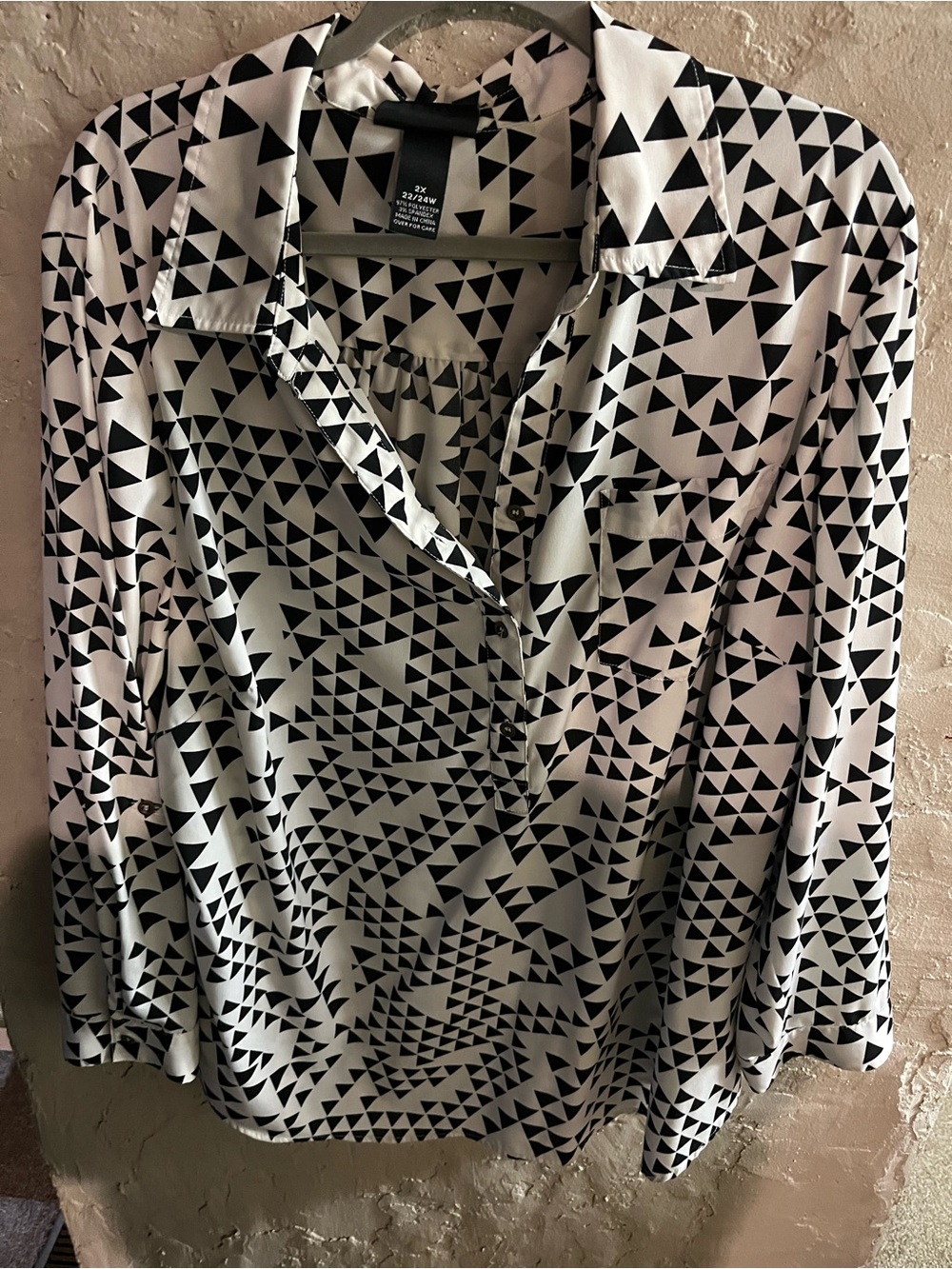 Maggie Barnes 2X Black White Geometric Print Button Front Blouse